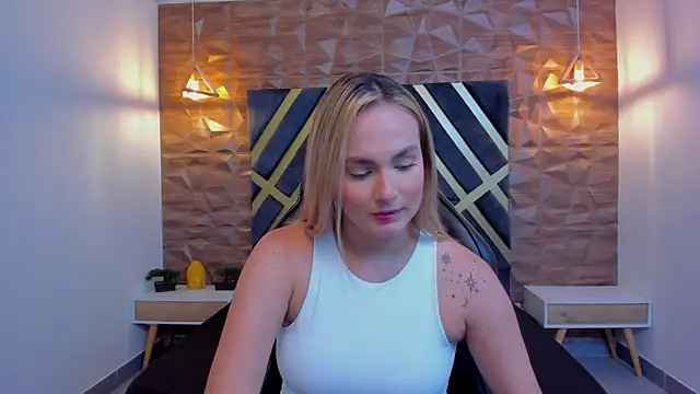 Snapshot of Emmaa_white_ chatting on 01-10-26, 05:19 Emmaa white online show from 01-10-26, 05:19