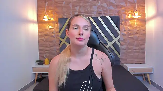 Snapshot of Emmaa_white_ chatting on 01-15-26, 05:16 Emmaa white online show from 01-15-26, 05:16