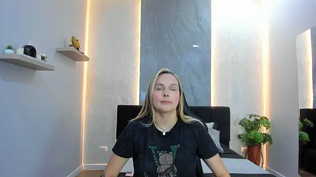 Emmaa white  online show from 05-26-26, 05:33