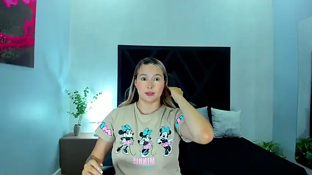 Emmaa white  online show from 07-23-26, 05:42