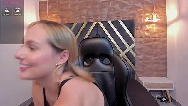 Snapshot of Emmaa_white_ chatting on 12-13-25, 08:04 Emmaa white online show from 12-13-25, 08:04