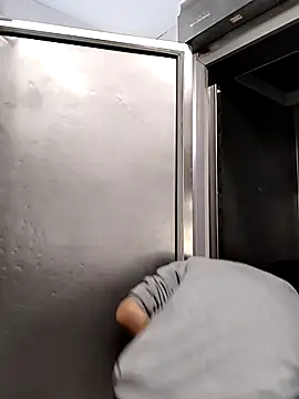 hotmen83 online show from 10-31-25, 06:54