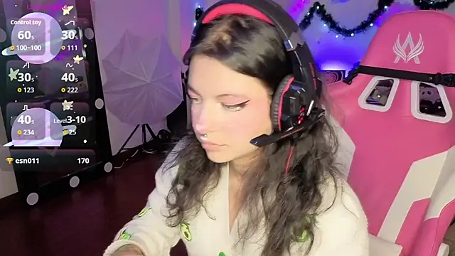 larah uwu online show from 12-22-25, 07:14