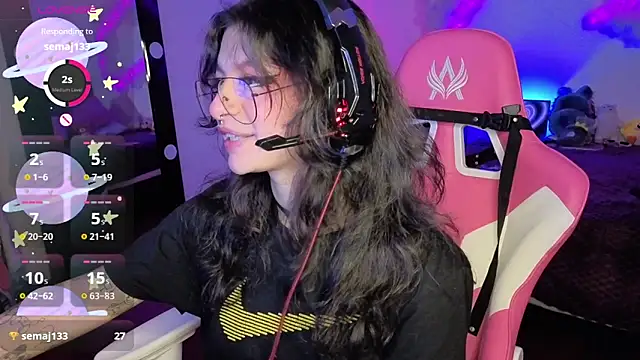 larah uwu online show from 11-08-25, 08:12