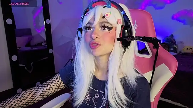 larah uwu online show from 12-02-25, 12:40