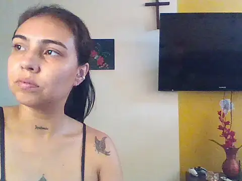 EmmaSplycer02 online show from 05-07-26, 06:55