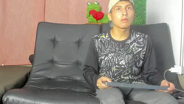 spicy adonhis online show from 11-23-25, 09:19