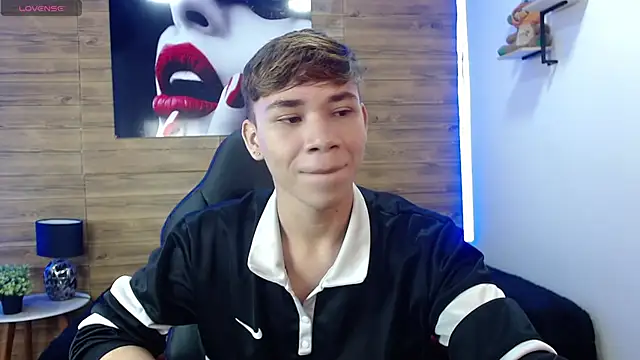 Snapshot of nathanclay chatting on 05-05-26, 03:20 nathanclay online show from 05-05-26, 03:20