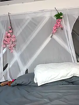 mia everly online show from 11-04-25, 12:14