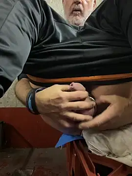 Snapshot of pervonpatrol chatting on 10-31-25, 05:53 pervonpatrol online show from 10-31-25, 05:53