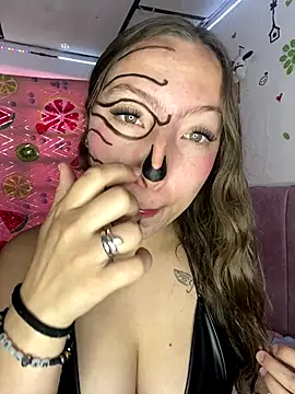 Tiara 19 online show from 10-28-25, 04:06