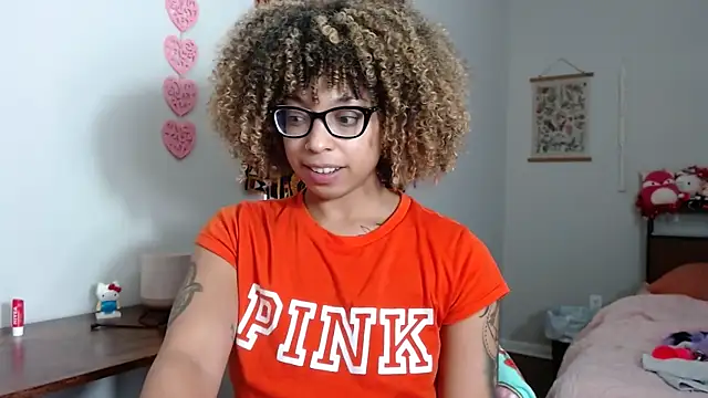 Snapshot of Cherribombzz chatting on 02-17-26, 07:55 Cherribombzz online show from 02-17-26, 07:55