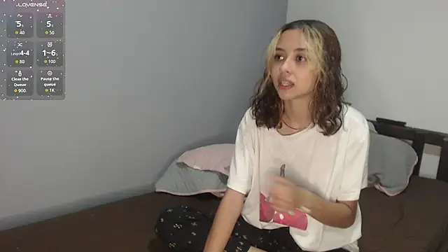 Snapshot of brisazanes chatting on 10-03-25, 09:16 brisazanes online show from 10-03-25, 09:16
