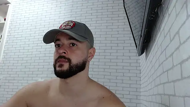 Snapshot of BombeiroHotx chatting on 09-30-25, 08:04 BombeiroHotx online show from 09-30-25, 08:04