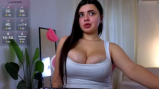 courtneyk  online show from 10-23-25, 01:43