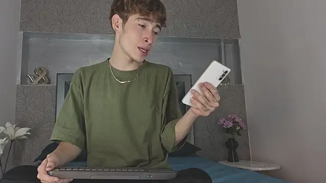  DantFox  online show from 12-18-25, 08:45