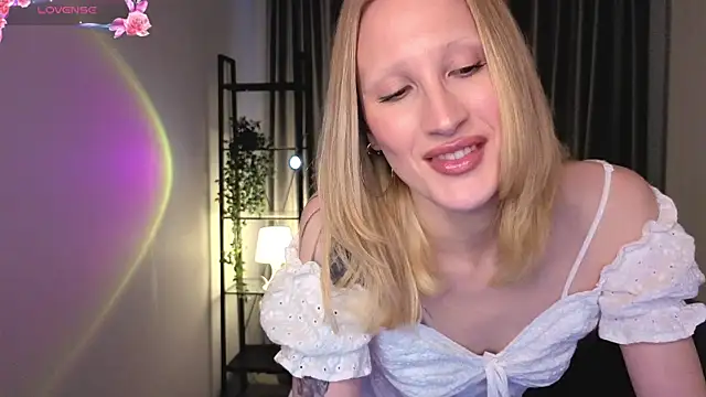 BiancaHelo online show from 10-18-25, 02:41