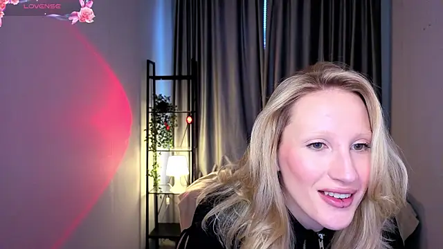 BiancaHelo online show from 10-21-25, 01:43