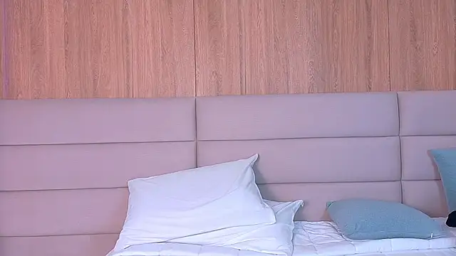 ZoehAngel online show from 07-19-26, 01:19