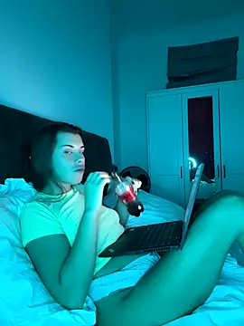 Snapshot of AlitaNova chatting on 10-15-25, 10:56 AlitaNova online show from 10-15-25, 10:56