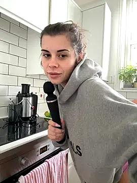 Snapshot of AlitaNova chatting on 10-17-25, 08:39 AlitaNova online show from 10-17-25, 08:39