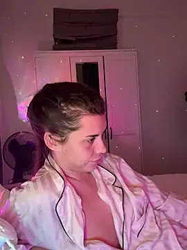 Snapshot of AlitaNova chatting on 10-07-25, 11:06 AlitaNova online show from 10-07-25, 11:06