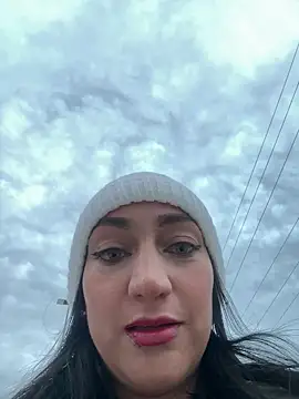 Ninabigtitied online show from 10-23-25, 05:22