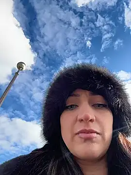 Ninabigtitied online show from 11-18-25, 12:52