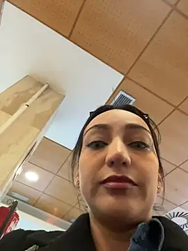 Ninabigtitied online show from 11-21-25, 04:28