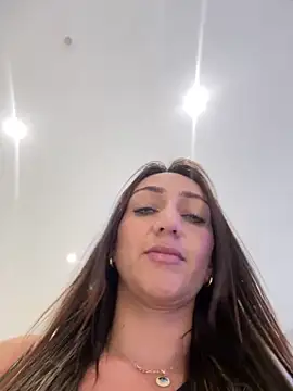 Ninabigtitied online show from 12-18-25, 04:22