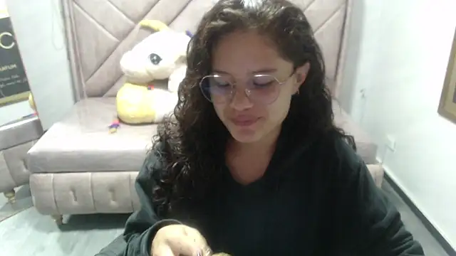 Velvet Moon V online show from 10-29-25, 01:10