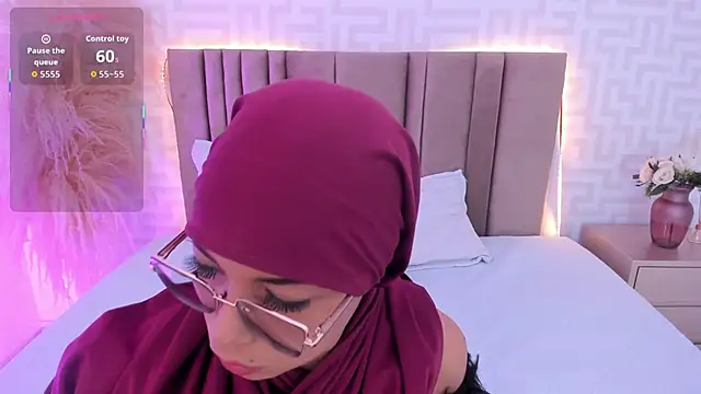 naishaa  online show from 03-18-26, 07:04