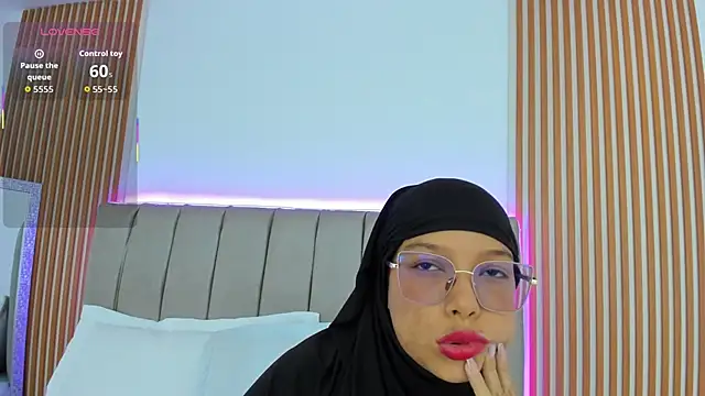 naishaa  online show from 10-31-25, 11:29