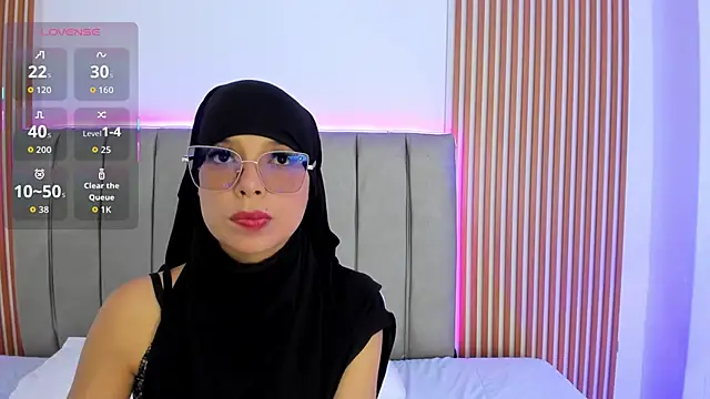 Snapshot of naishaa_ chatting on 10-20-25, 06:30 naishaa online show from 10-20-25, 06:30