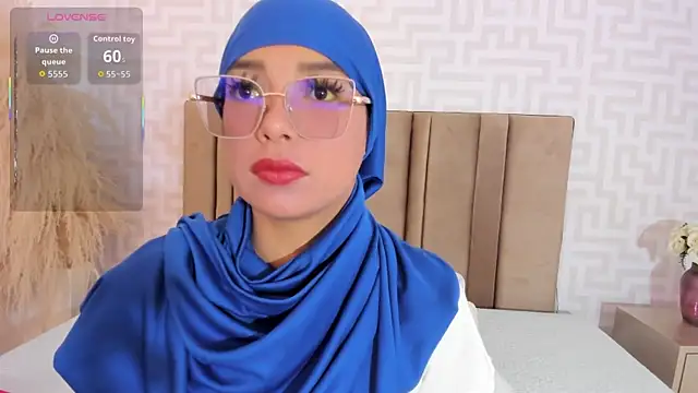 naishaa  online show from 06-17-26, 04:28