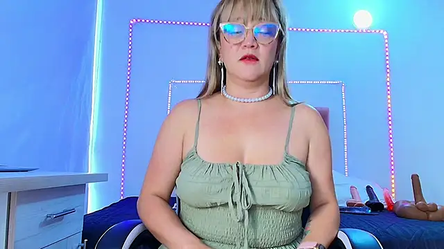 naomi diamond  online show from 05-21-26, 11:29
