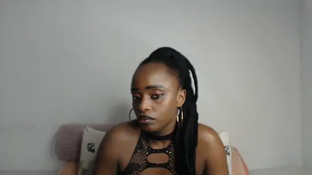 Snapshot of Jah-Queen chatting on 07-23-26, 06:26 Jah-Queen online show from 07-23-26, 06:26