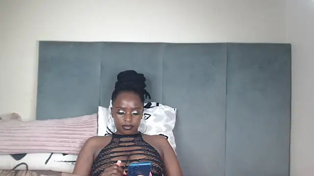 Snapshot of Jah-Queen chatting on 04-04-26, 05:41 Jah-Queen online show from 04-04-26, 05:41