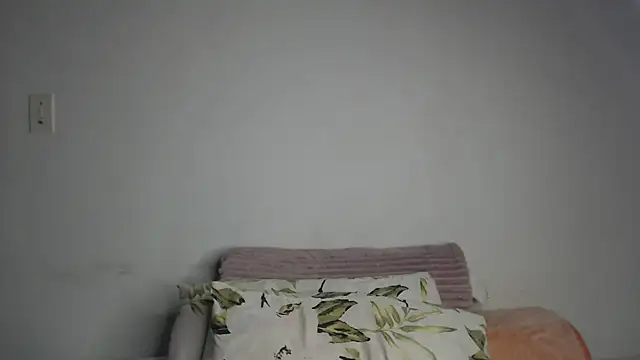 Snapshot of Jah-Queen chatting on 07-23-26, 01:58 Jah-Queen online show from 07-23-26, 01:58