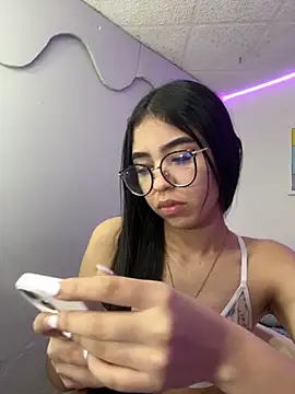 Snapshot of _Alix_7 chatting on 09-11-25, 01:49 Alix 7 online show from 09-11-25, 01:49