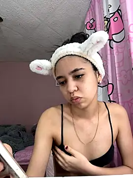 Snapshot of _Alix_7 chatting on 10-14-25, 12:22 Alix 7 online show from 10-14-25, 12:22
