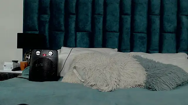 Emma Foxi online show from 11-26-25, 09:48