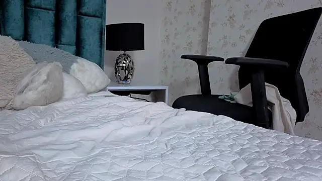 Emma Foxi online show from 02-02-26, 07:57