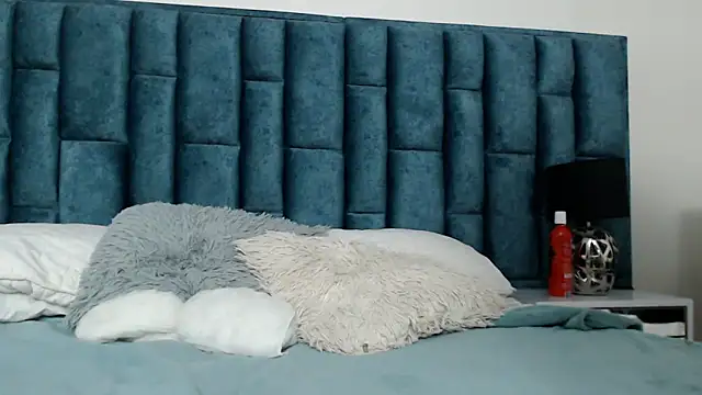 Emma Foxi online show from 10-25-25, 09:04