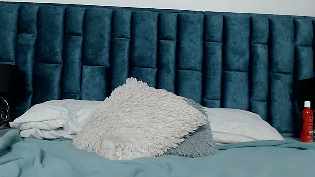 Emma Foxi online show from 10-26-25, 07:47