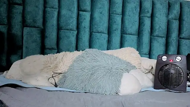 Emma Foxi online show from 02-13-26, 07:36