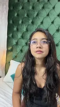 Snapshot of Lily_June chatting on 05-13-26, 04:58 Lily June online show from 05-13-26, 04:58