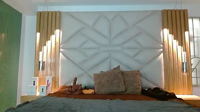 Snapshot of may_wood chatting on 05-15-26, 12:03 may wood online show from 05-15-26, 12:03