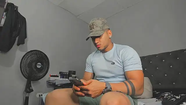 evan hardy online show from 10-31-25, 02:52