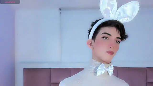 Baby FenixTS online show from 10-28-25, 06:23